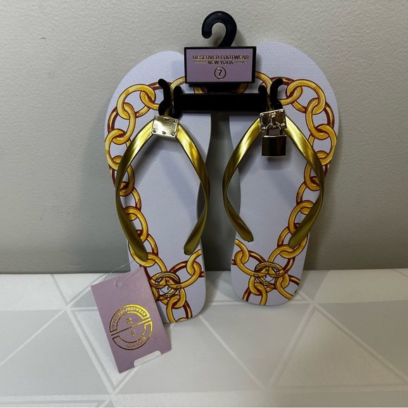 NWT! Reserved FootWear Women's Bermuda Flip Flops Locks Size 7 - Picture 5 of 7
